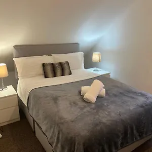 4 Bed Near Airport Edimburgo